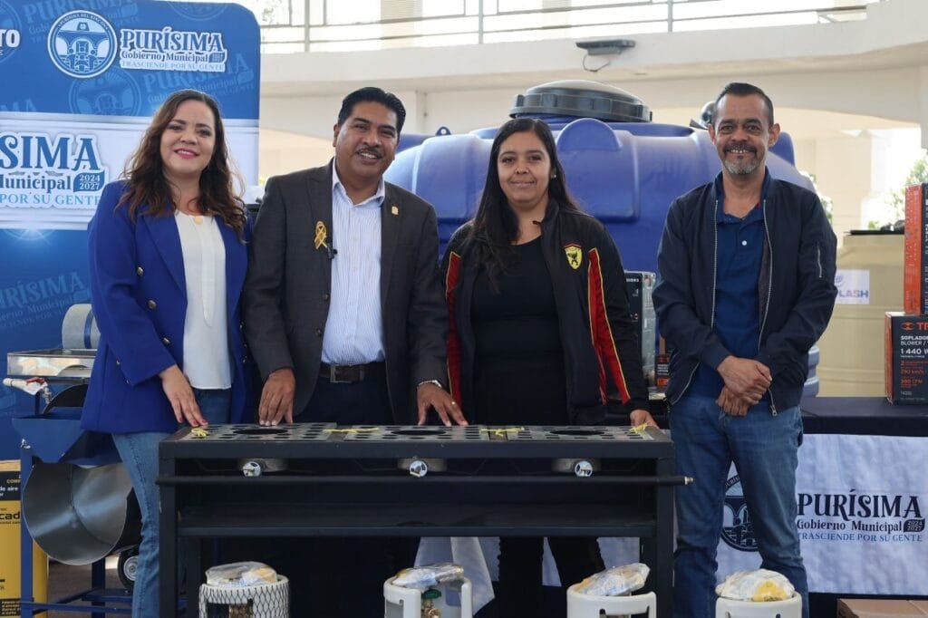 Roberto García, alcalde de Purísima, apoya a familias con ecotecnologías