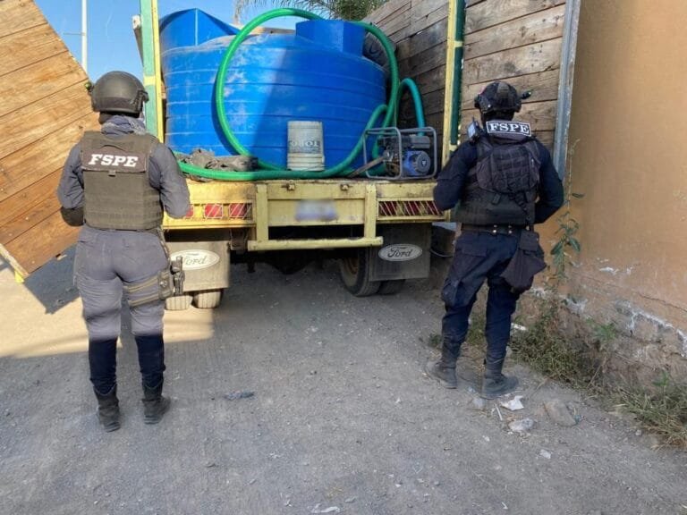 Localizan camioneta huachicolera con mil litros de gasolina en Abasolo