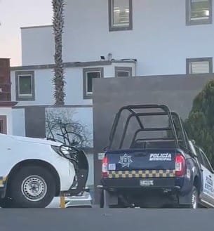 Muere niña cuando su padre presuntamente enfrenta a ministeriales