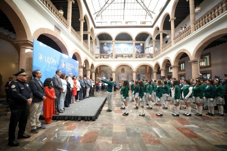 Mejores sociedades, Ale Gutiérrez, Batalla de Puebla, León