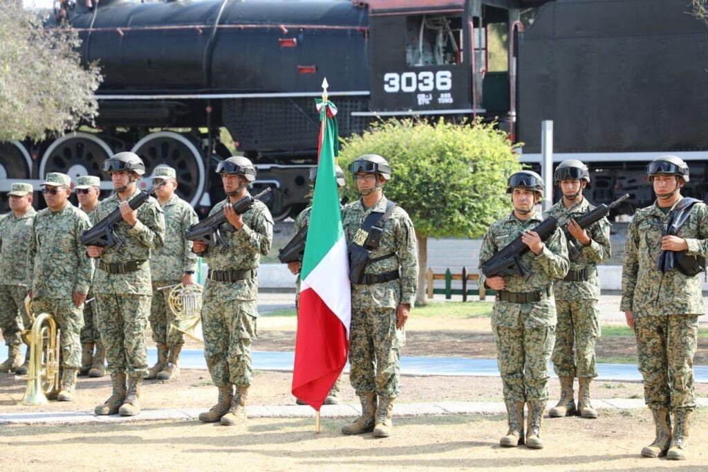 La gran fuerza de México, explora, Jorge Jiménez lona, soldados, León