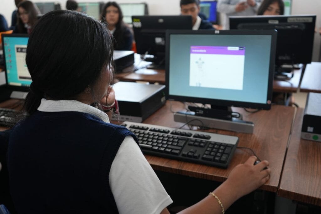 Los López, Centro de computo, Ale Gutiérrez,