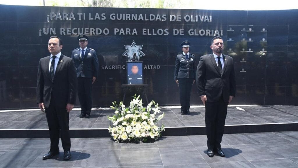 Compañeros, mandos y familiares despidieron con honores al policía tercero Miguel, un servidor público íntegro con más de una década de servicio