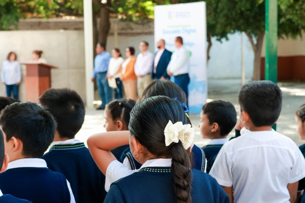 San Francisco del Rincón, Toño Marún, apoyos, escuelas dignas