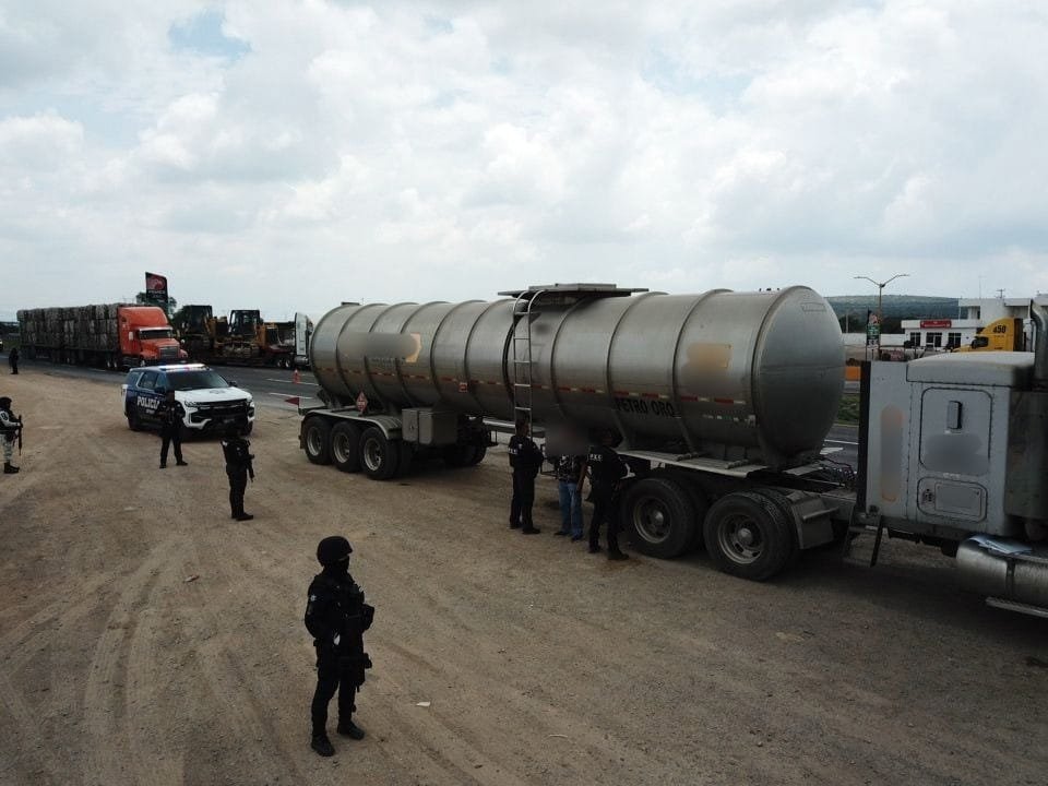 San Diego de la Unión, Tráiler, Huachicol, Policías estatales