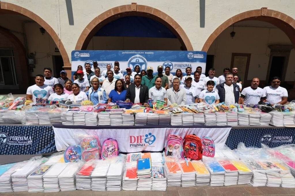 Alumnos, útiles escolares, purísima del rincón, roberto García urbano