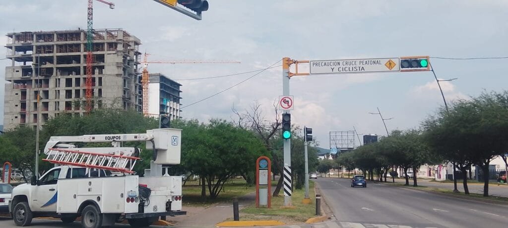 semáforos, movilidad, león