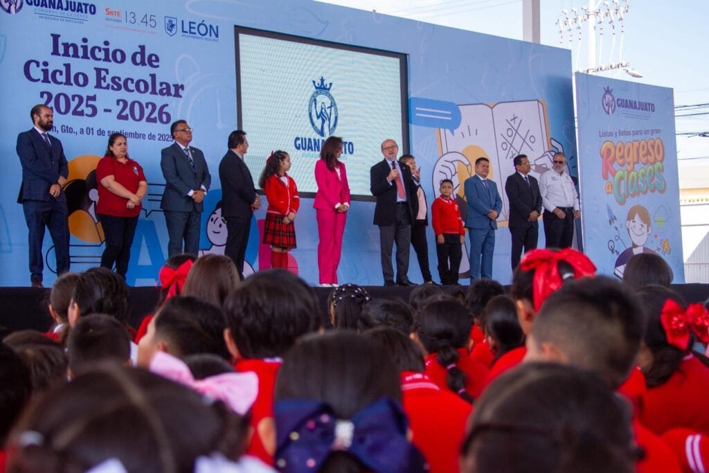 clases, alumnos, útiles escolares, Guanajuato, León