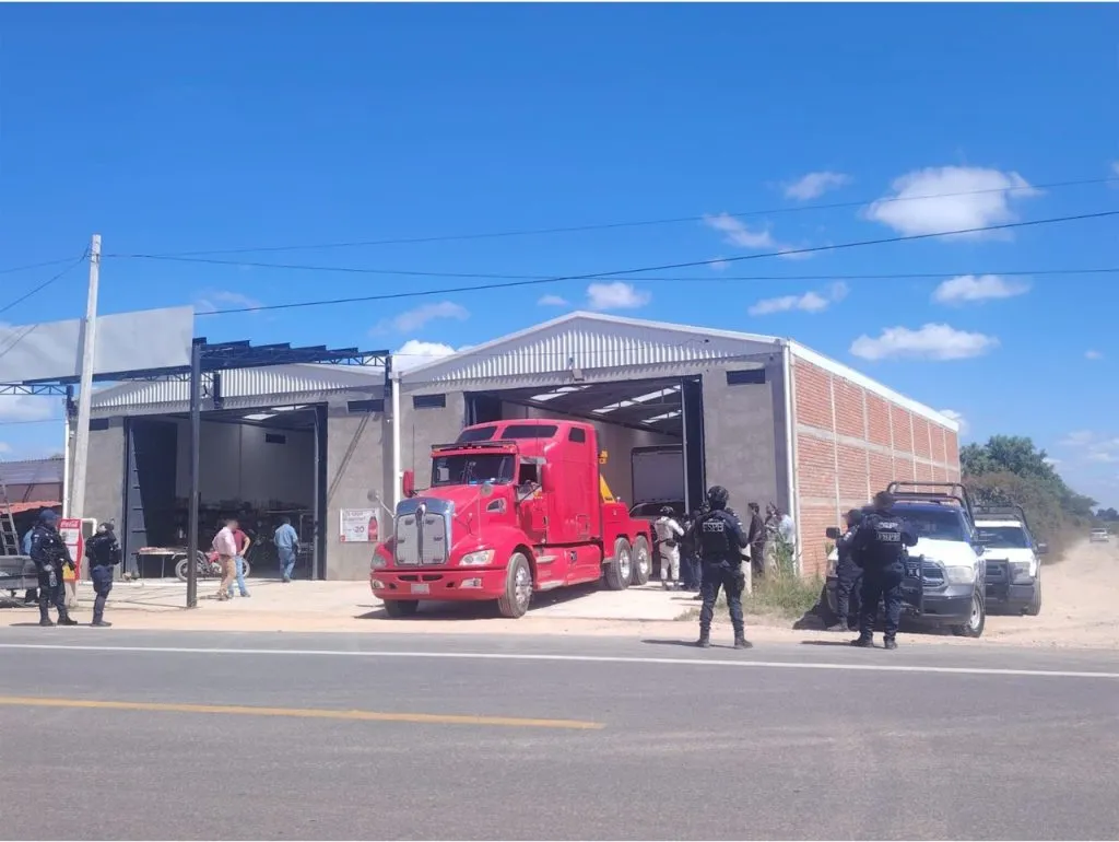 Tráiler, mercancía, robo, Dolores Hidalgo