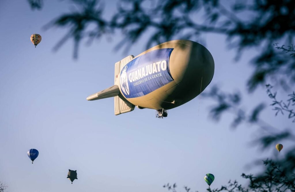 León, Libia, Globos