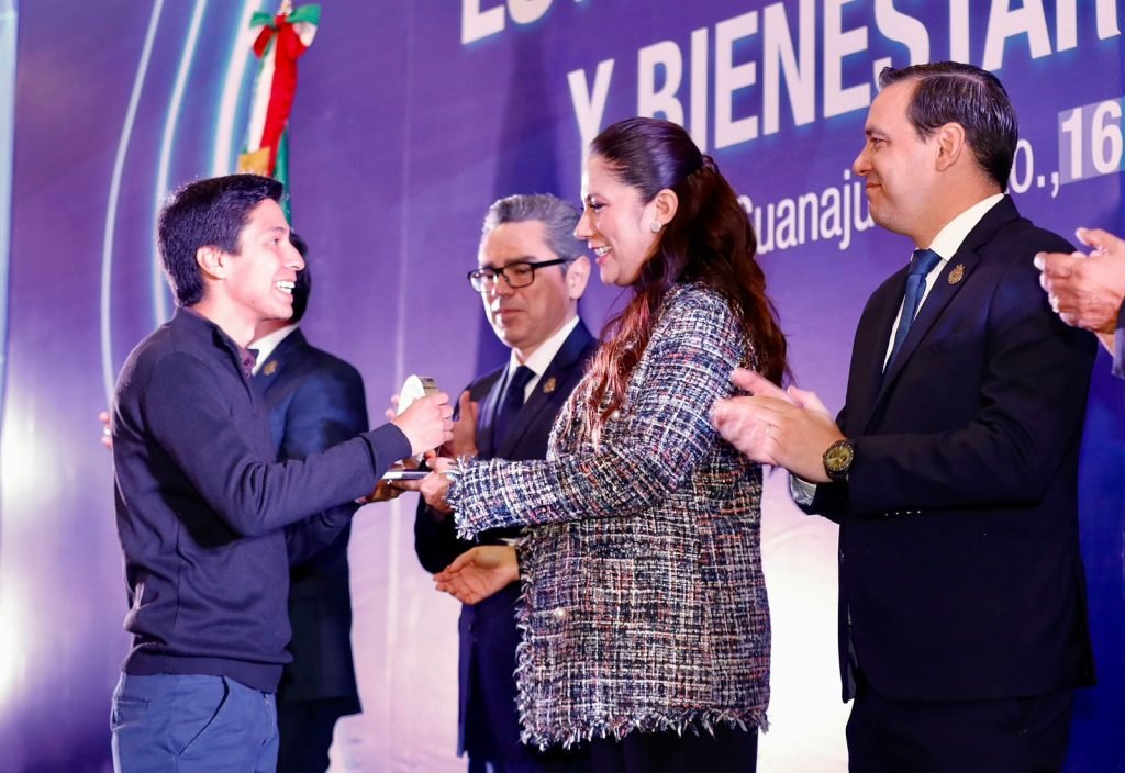 Funcionarios, gobernadora