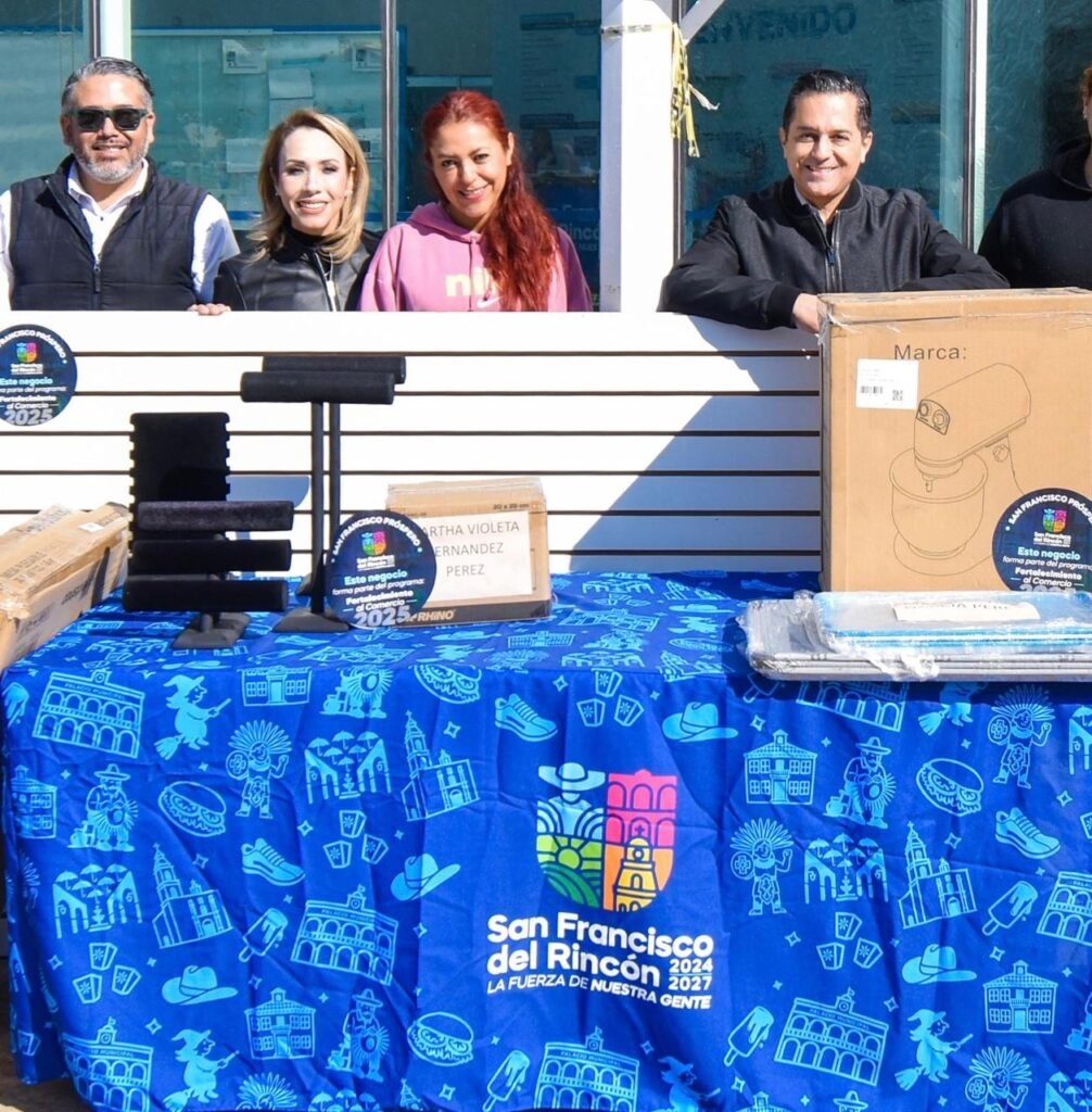 El Alcalde de San Francisco del Rincón entrega apoyos de San Francisco Próspero