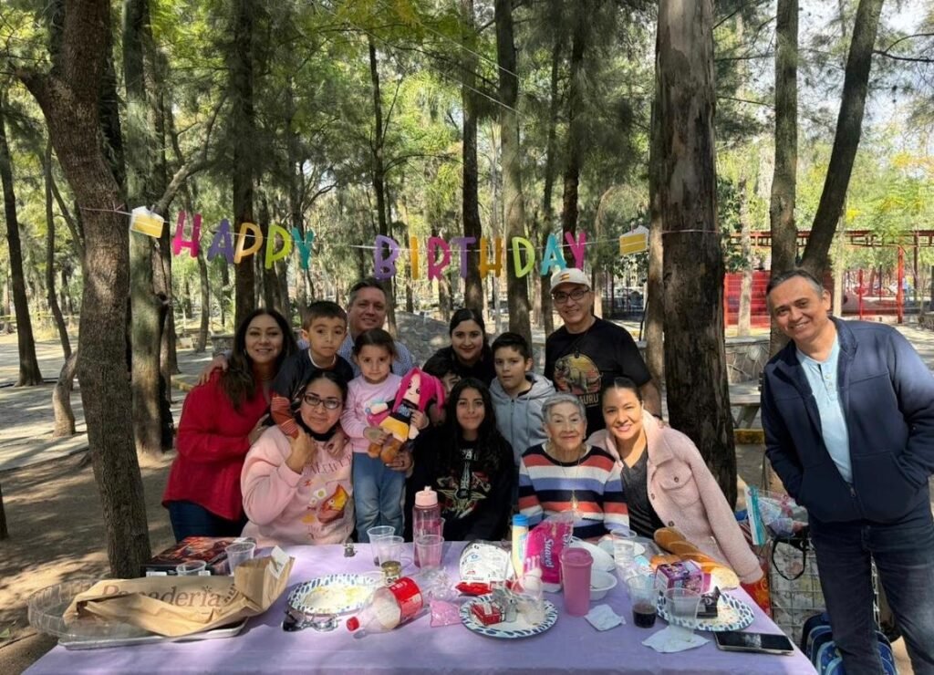 Disfrutan familias del ZooLeón en los últimos días del 2025