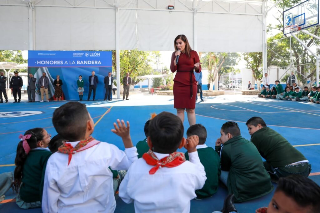 ale, obra pública, león, alumnos