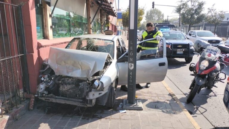 Mesero del palenque de la Feria de León choca y resulta lesionado