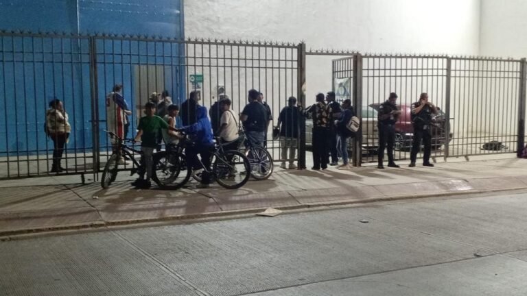 Despojan a trailero de su unidad y ocultan mercancía en un anexo