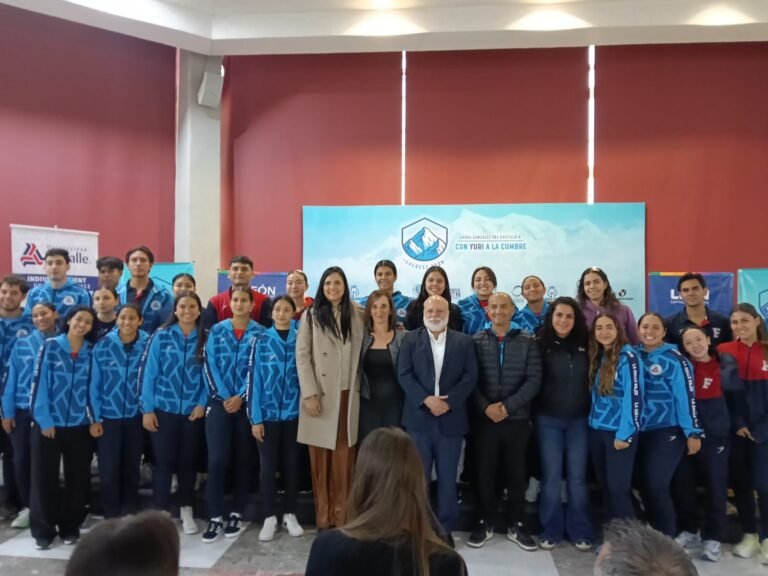 El Monte Everest será testigo del orgullo de León a 450 años de su fundación gracias a Laura González del Castillo