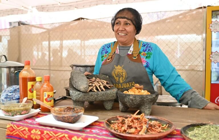 Sara Nieto García cocinera tradicional de Yuriria comparte la herencia del lago, el campo y la cocina