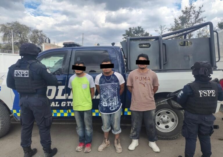 Detiene FSPE a tres personas en Dolores Hidalgo aseguran droga y un arma de fuego