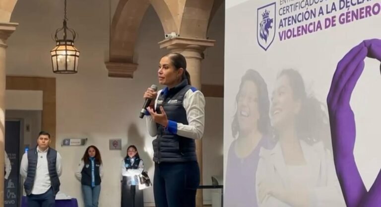 Entregan certificados de competencia para atención a la Declaratoria de Alerta de Violencia de Género contra las Mujeres en León