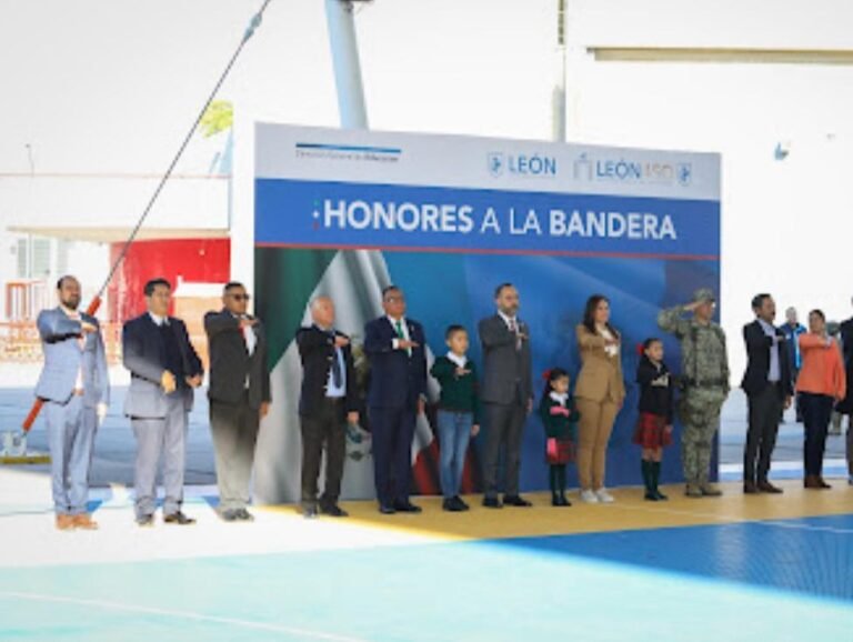 León celebra 85 años de fundación del Instituto Lux y refrenda la educación como prioridad