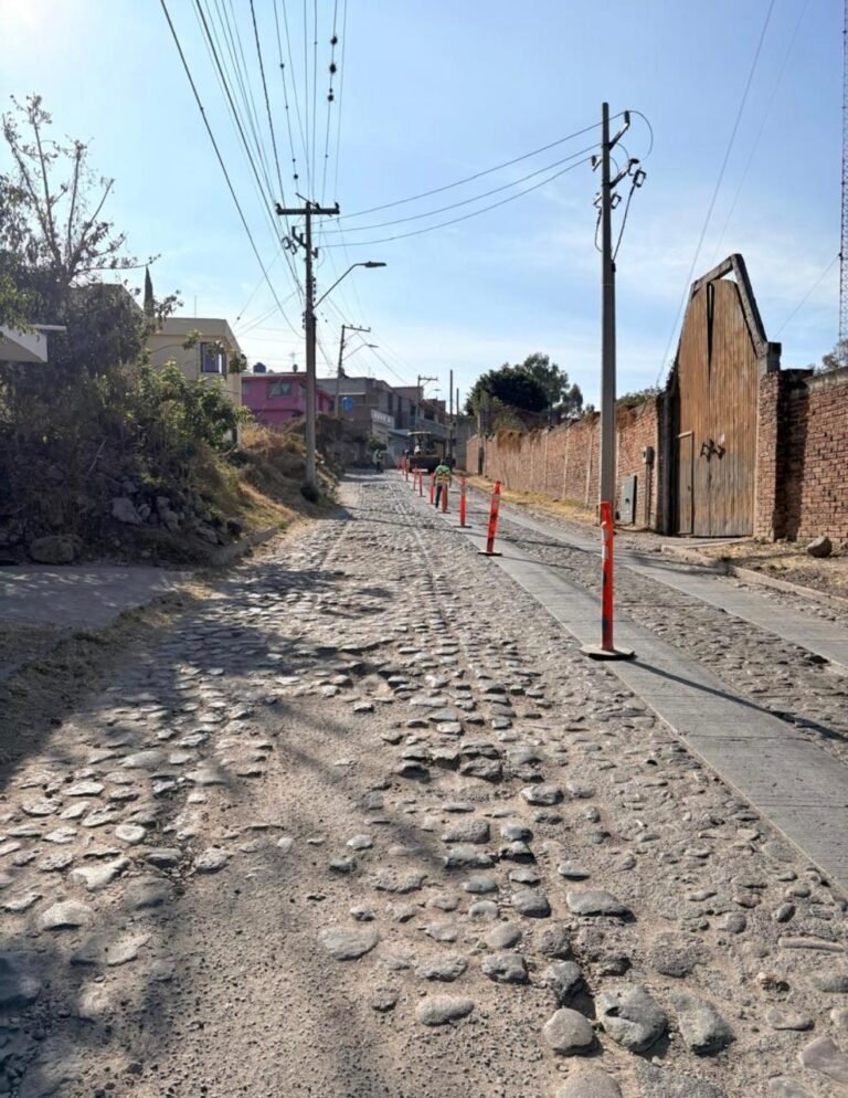 Municipio de León mejora la movilidad en Hacienda Arriba con la pavimentación de su acceso principal