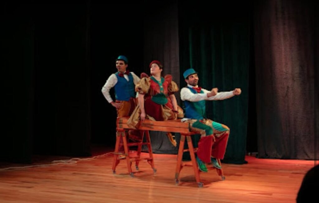 León lleva el Teatro a las aulas para fortalecer la empatía y la reflexión en niñas y niños