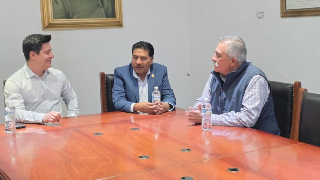 Sostienen reunión de trabajo alcaldes de Manuel Doblado y Purísima del Rincón