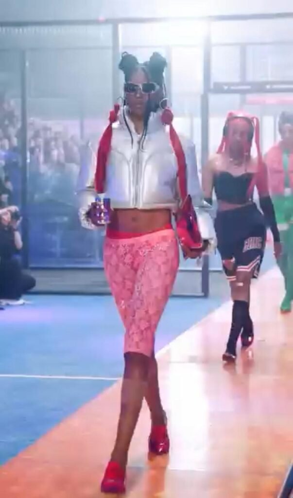 León celebra su historia y talento en Pasarela 450 de SAPICA