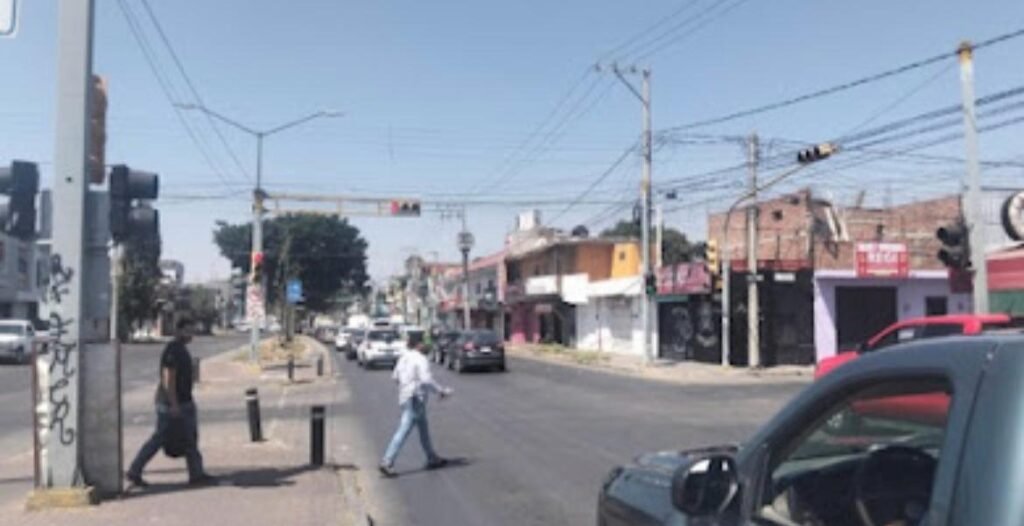 Mejoran seguridad y flujo vial en Vicente Valtierra con rehabilitación de cruces