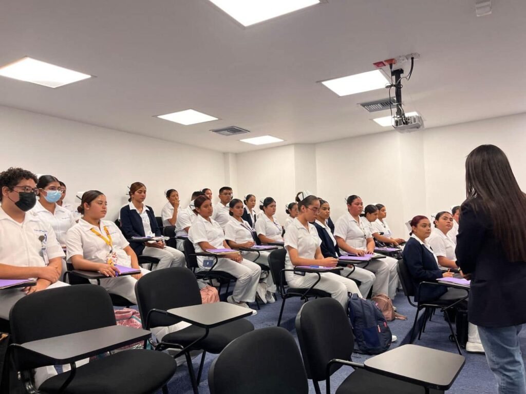 CECyTEG fortalece la atención a la salud escolar con capacitación especializada