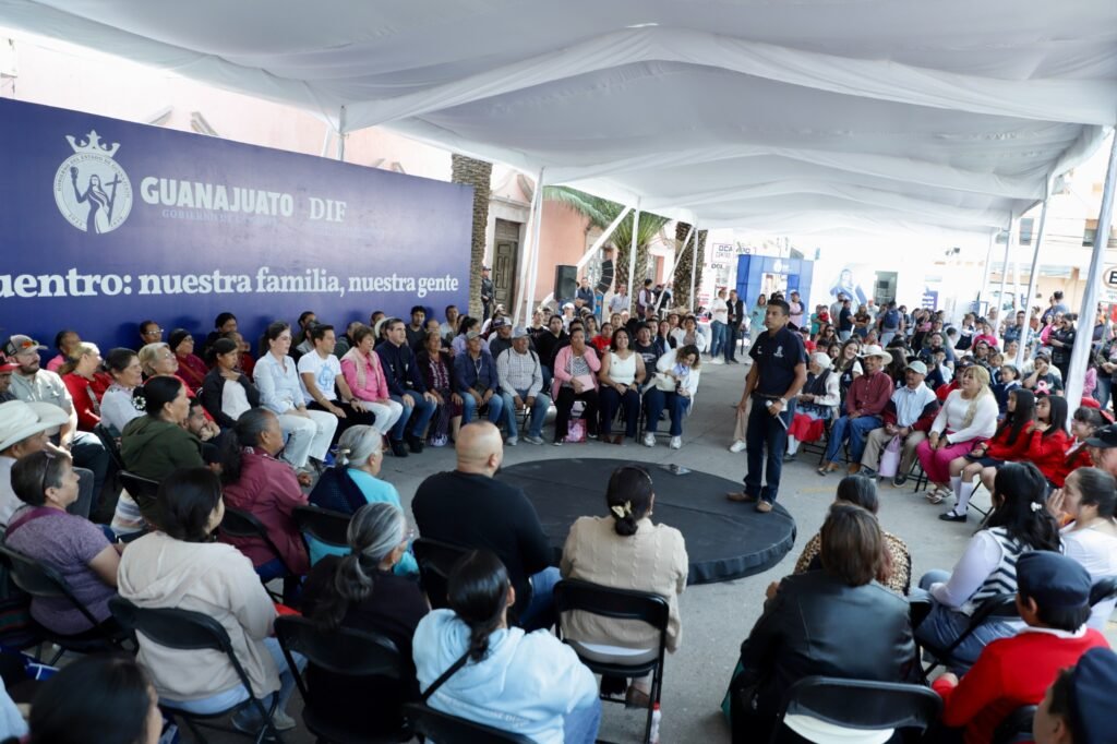 Lleva DIF Estatal programas sociales y servicios a habitantes de Ocampo para fortalecer a las familias