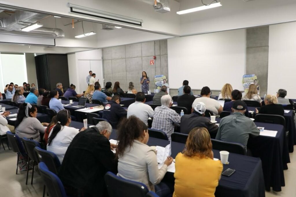 Tú Puedes Guanajuato entrega reconocimiento a comerciantes cumplidores