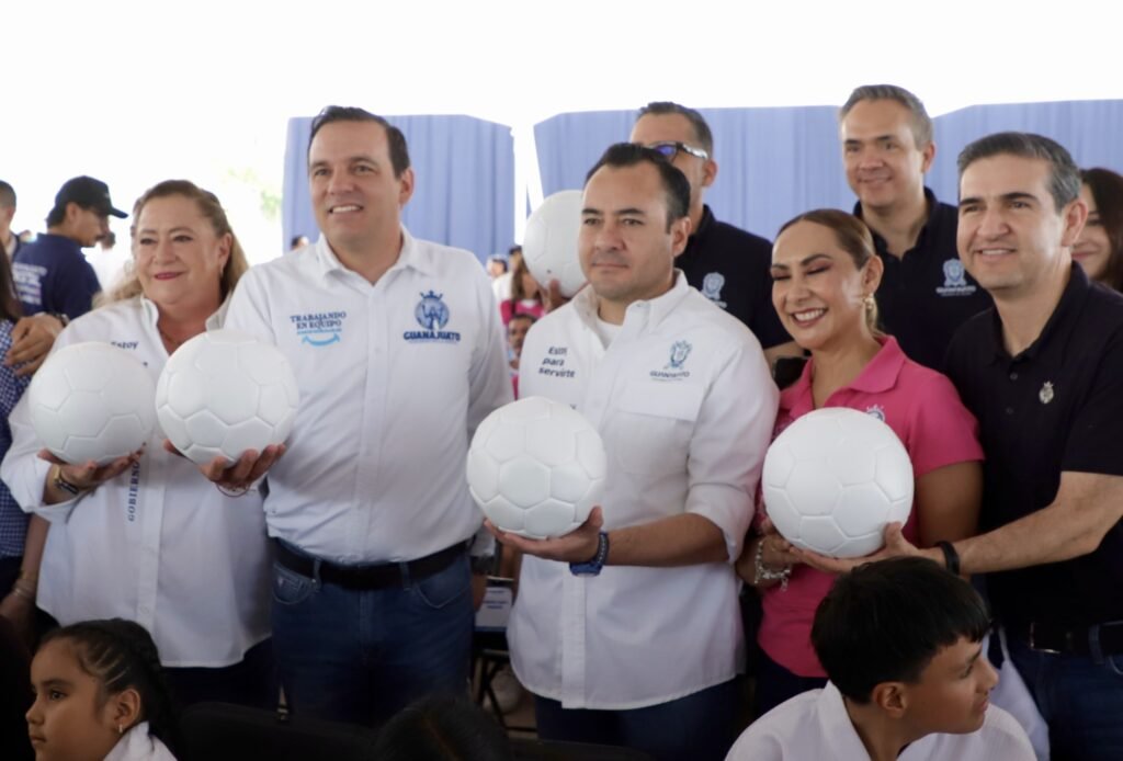 Suma DIF Estatal a dependencias del Gobierno de la Gente a colecta de baolones para niñas, niños y adolescentes