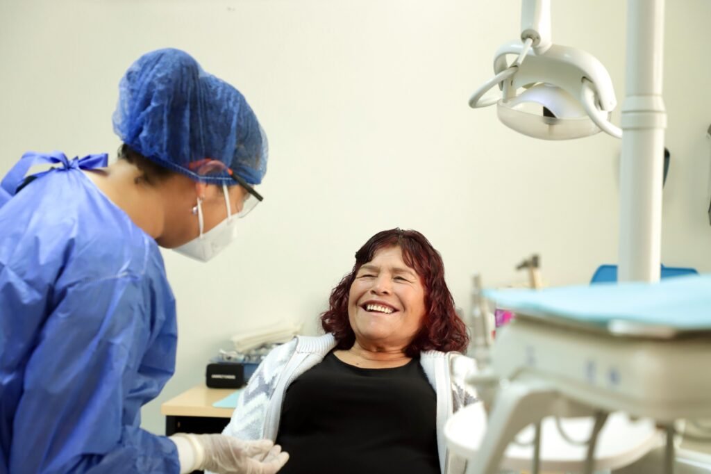 Realiza DIF Estatal consultas dentales especializadas para mejorar la salud de personas mayores