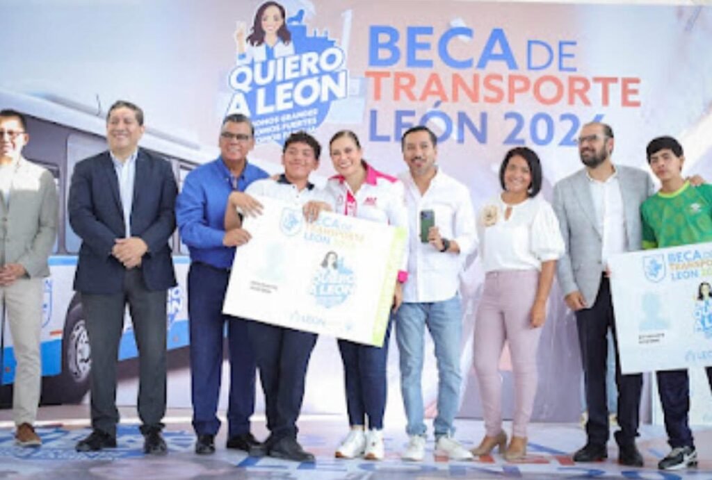 En León trasladan sueños de estudiantes hacia su meta con Beca Transporte