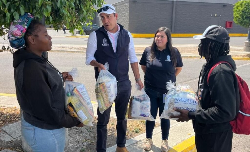 Gobierno de Guanajuato a través de la Secretaria de Derechos Humanos brinda apoyo humanitario a migrantes que transitan por el estado