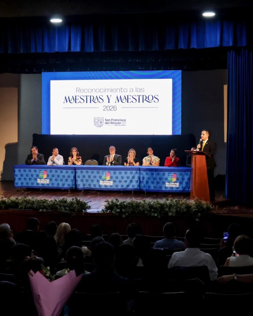 En San Francisco del Rincón reconocen la vocación y entrega de las maestras y los maestros en su día