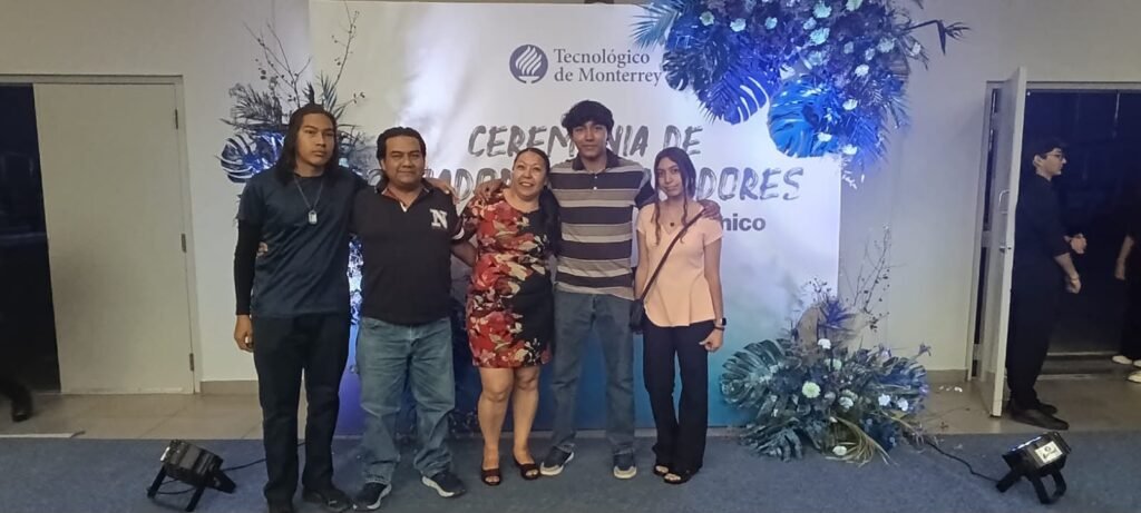 Estudiante de CECyTEG gana beca por promedio y deporte en el Tecnológico de Monterrey