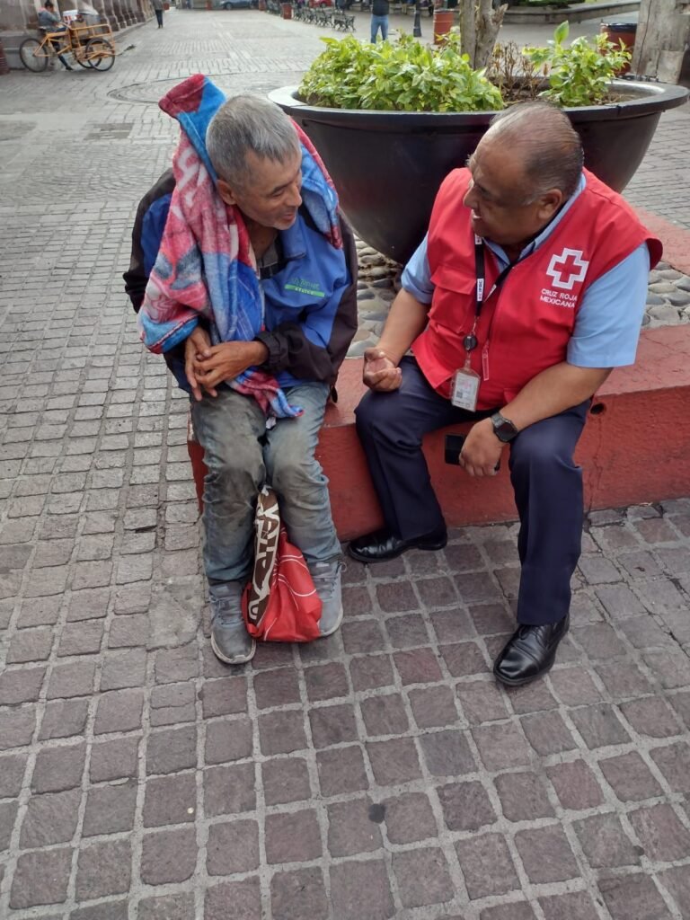 Indigente con Doctorado y amplia trayectoria académica en Celaya regresa a Guerrero su tierra natal