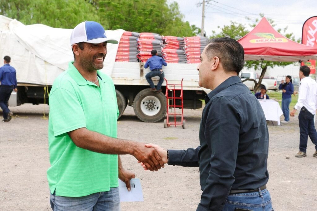 Entregan semilla certificada para fortalecer al campo en San Francisco del Rincón