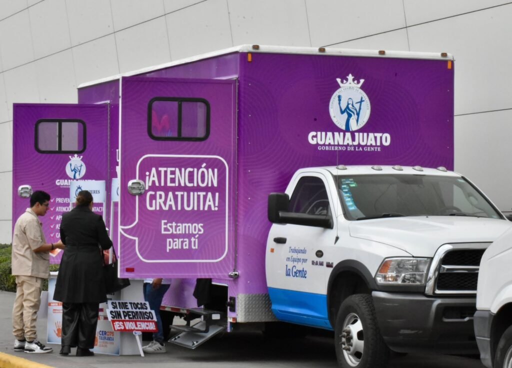 Unidad Violeta del Gobierno de la Gente brinda atención a más de 2 mil guanajuatenses