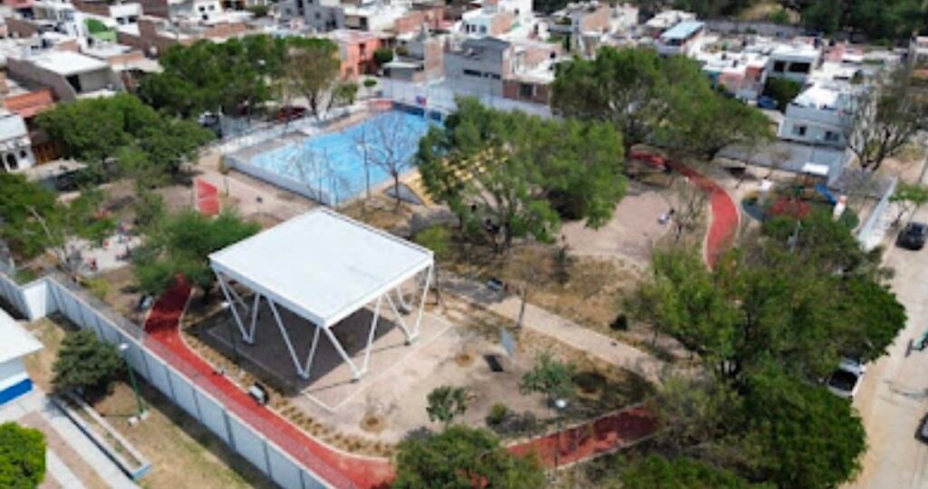 Estrenan familias de San MIguel de Rentería nuevo parque para convivir y hacer deporte