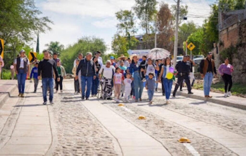 Las familias de Hacienda Arriba de la ciudad de León cuentan con nuevo camino
