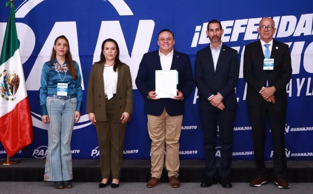 Toño Navarro se registra como candidato a Persona Defensora de la Patria, la Familia y la LIbertad por San Francisco del Rincón