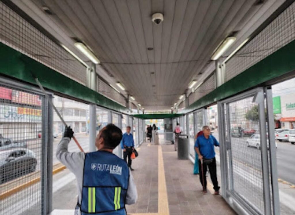Suman más de 250 acciones de mantenimiento en terminales y paraderos del SIT en León