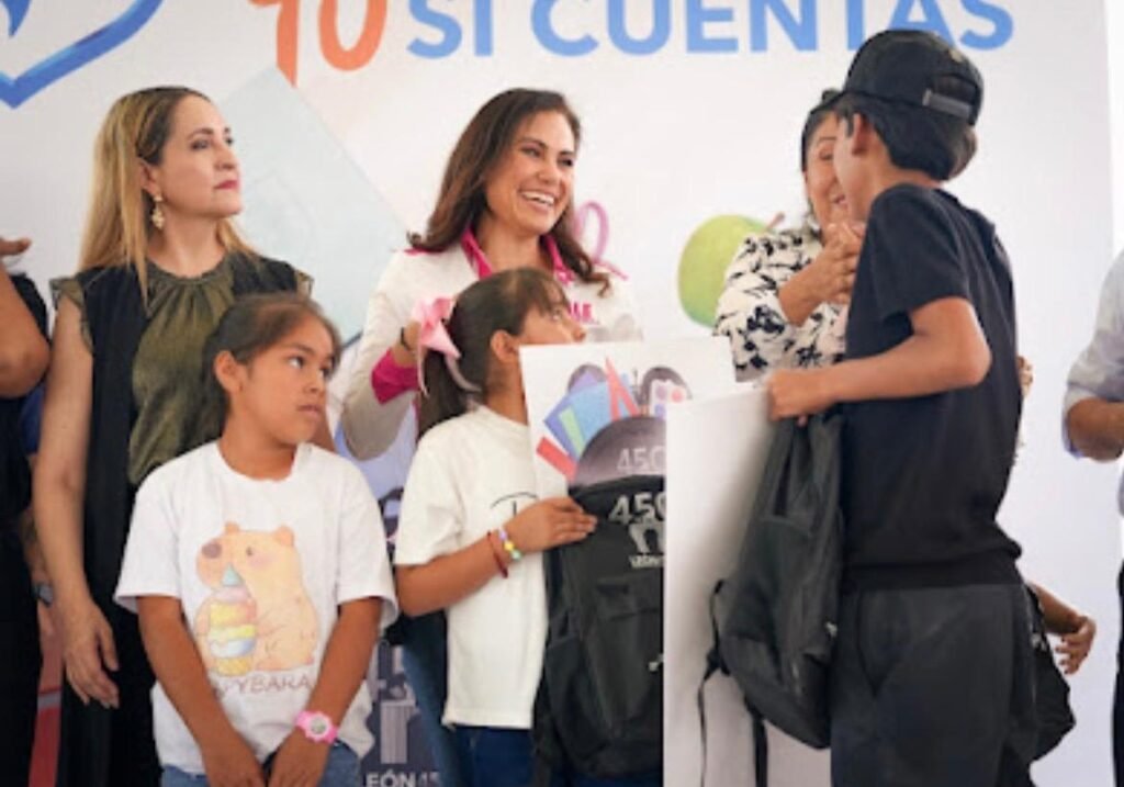 Fortalece Ale Gutiérrez el regreso a clases de las familias de la zona rural de León