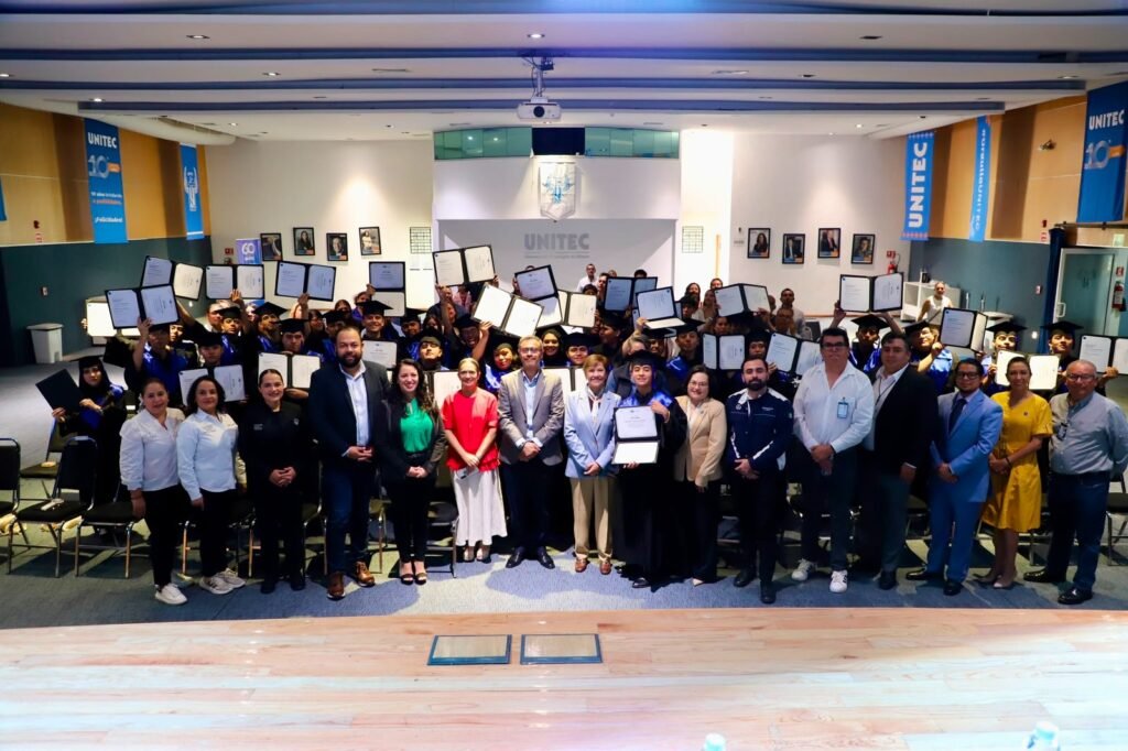 CECyTEG en Volkswagen con graduación de estudiantes