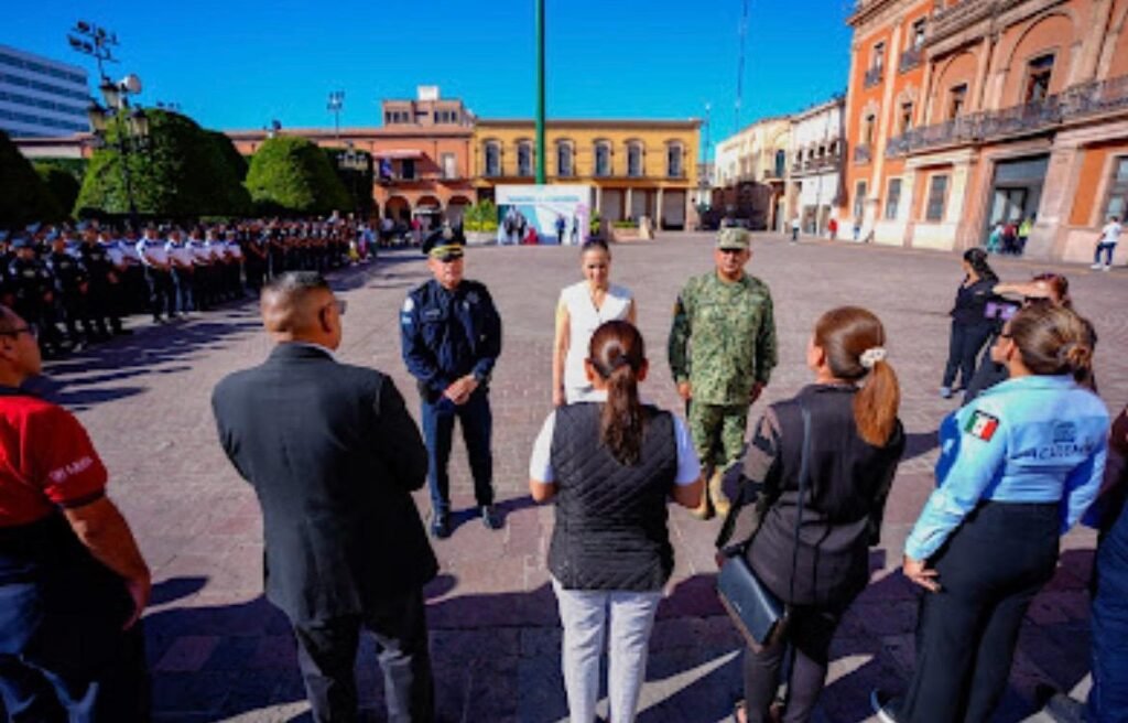 ale Gutiérrez reconoce a tres mujeres que destacaron por su trabajo en la sociedad de León