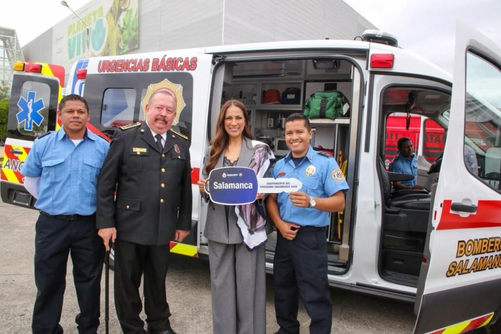 Autoridades estatales reconocen a las y los bomberos de Guanajuato